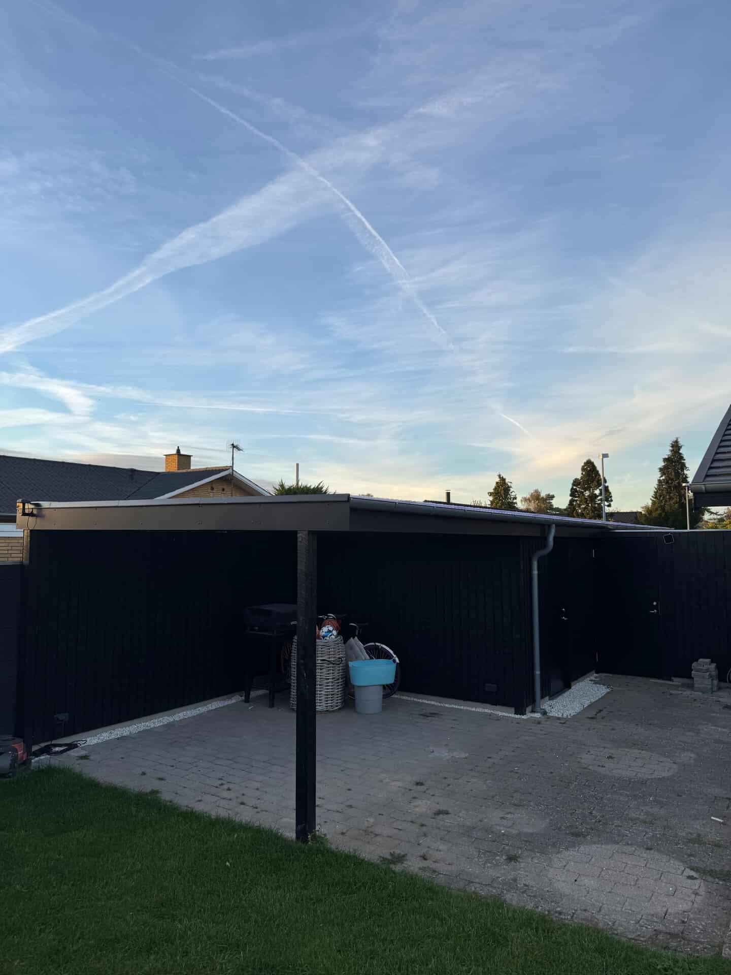 Carport fra gaden